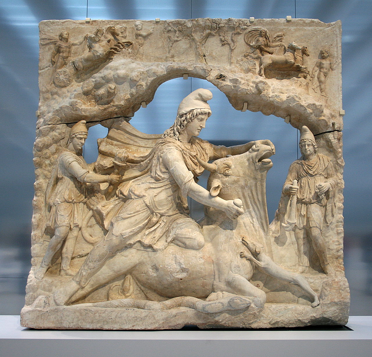 1280px-0_relief_reprc3a9sentant_mithra_-_louvre-lens_28229